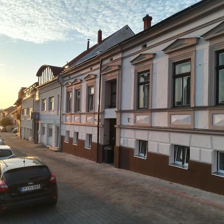 Aradi Apartman Pecs Bagian luar foto