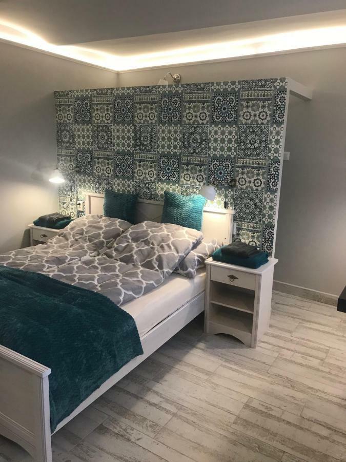 Aradi Apartman Pecs Bagian luar foto